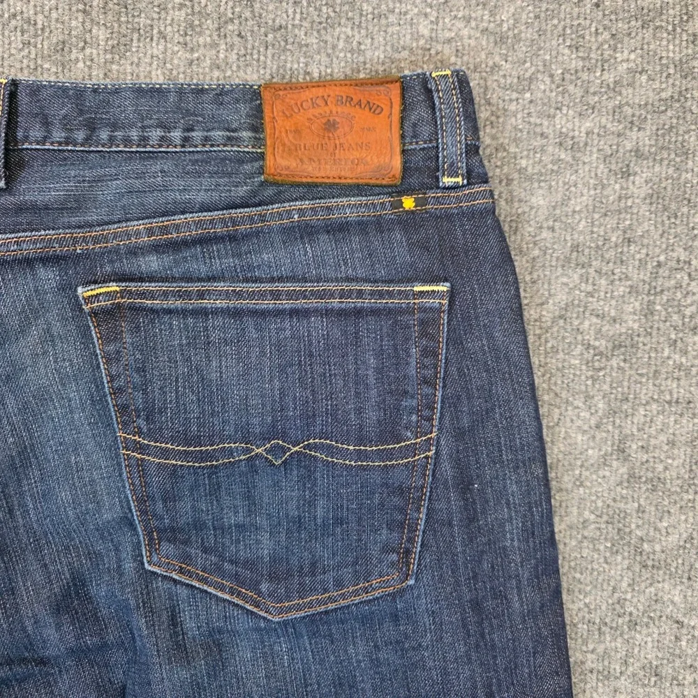 Lucky Brand Classic Straight Jeans Mens 42x30 Blue Denim Stretch Dark Wash